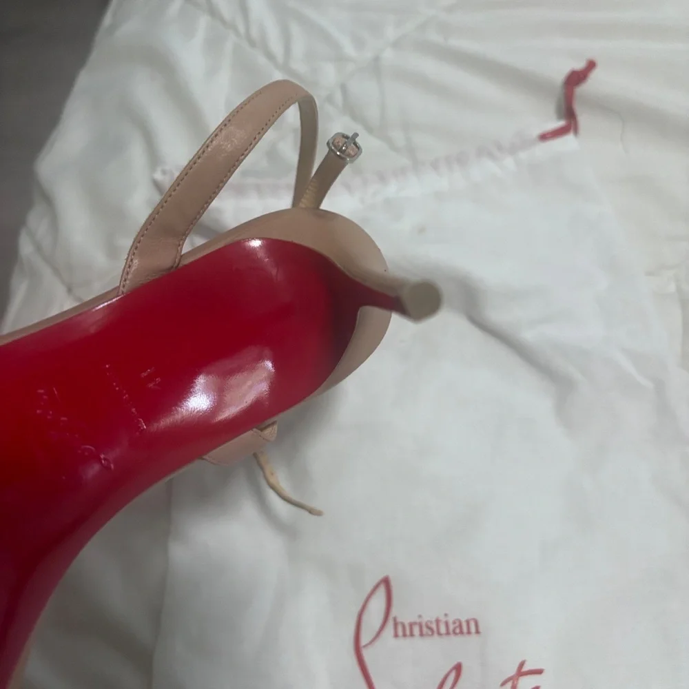 Christian Louboutin - Picture 4 of 6